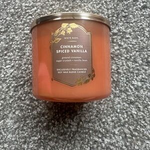 White Barn Cinnamon Spiced Vanilla Candle